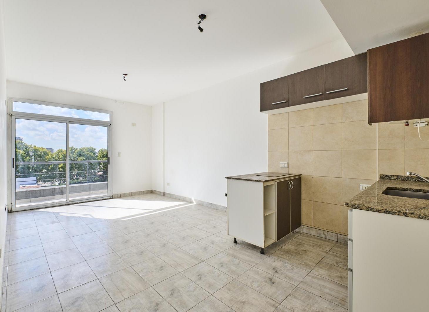 Foto de Venta Departamento Monoambiente en Monte Castro, imagen 2