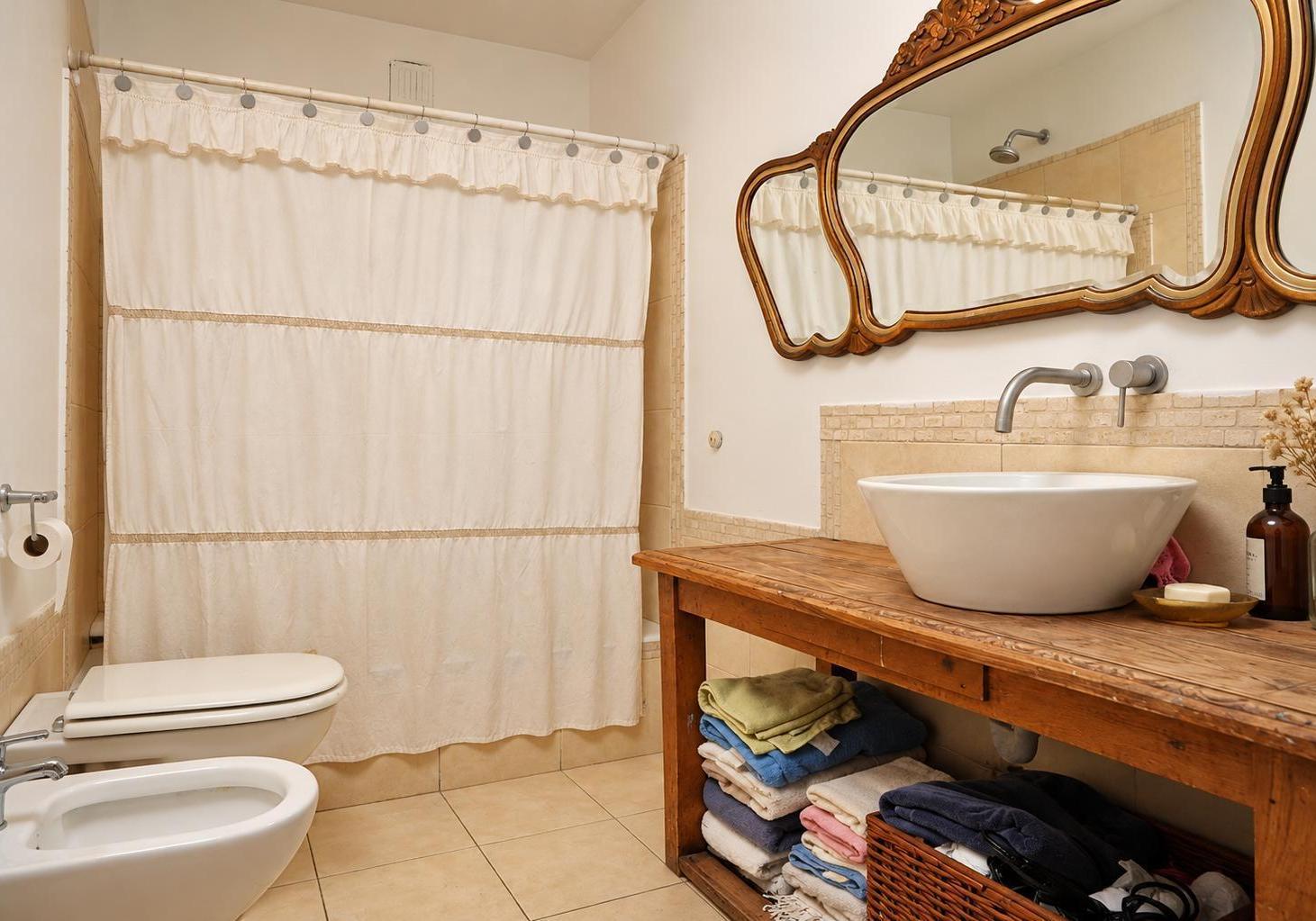 Foto de VENTA 3 AMBIENTES RECICLADO A NUEVO CON BALCÓN Y SEGURIDAD 24 HS, imagen 3