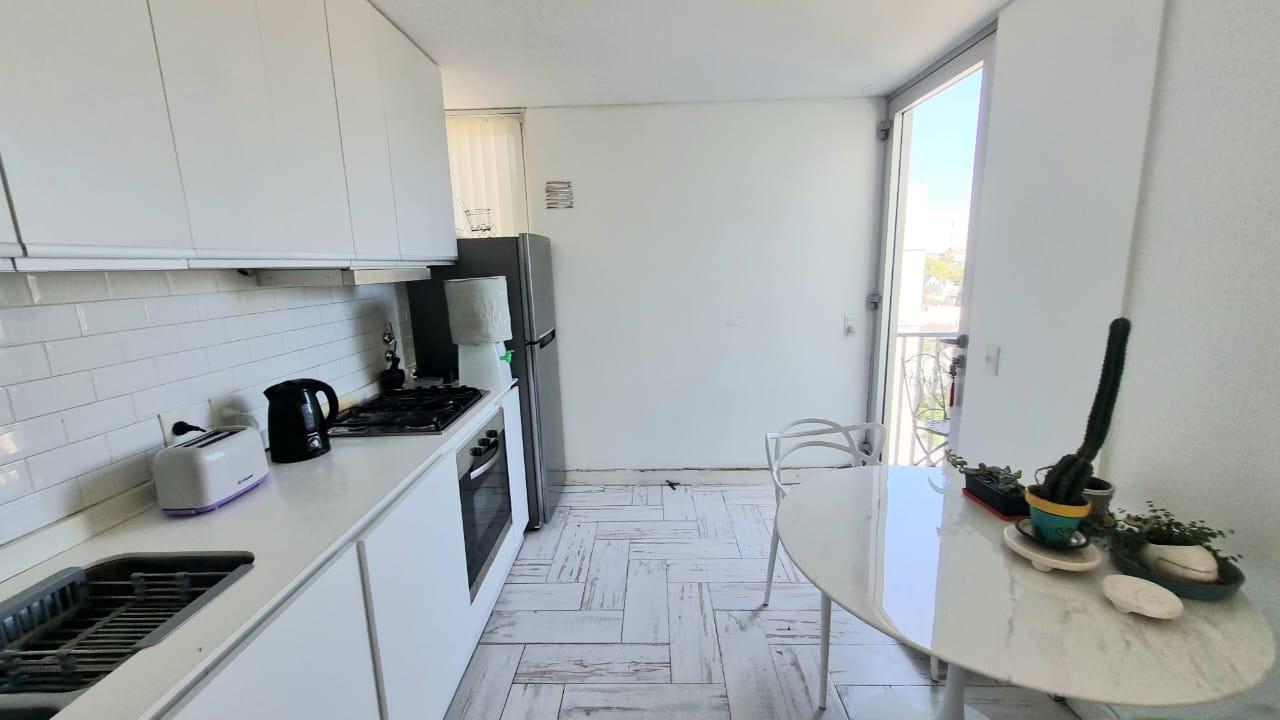 Foto de ALQUILER Departamento 3 AMBIENTES con COCHERA CUBIERTA - DEVOTO, imagen 3