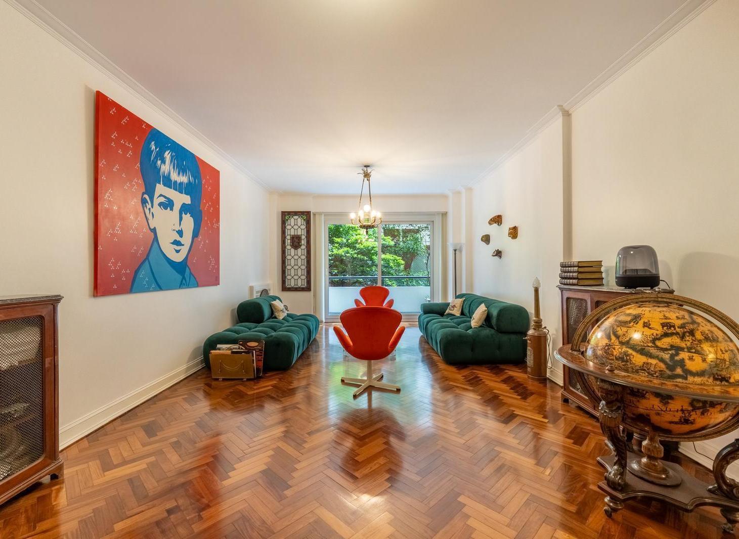 Foto de Venta departamento 5 ambientes con balcones y patio, imagen 2