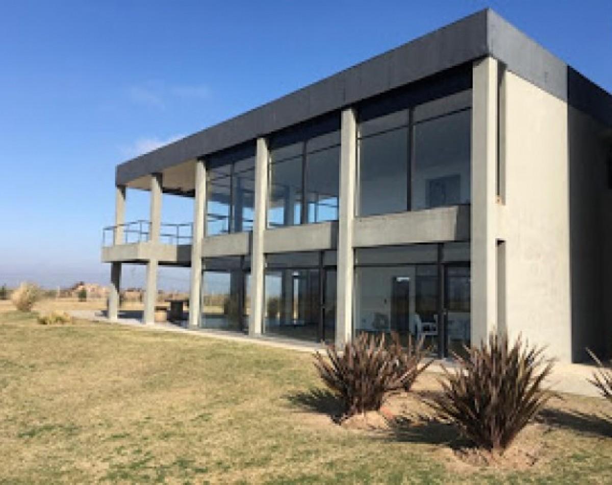 Venta  Terreno 1012  M2 Haras De Funes Club De Campo