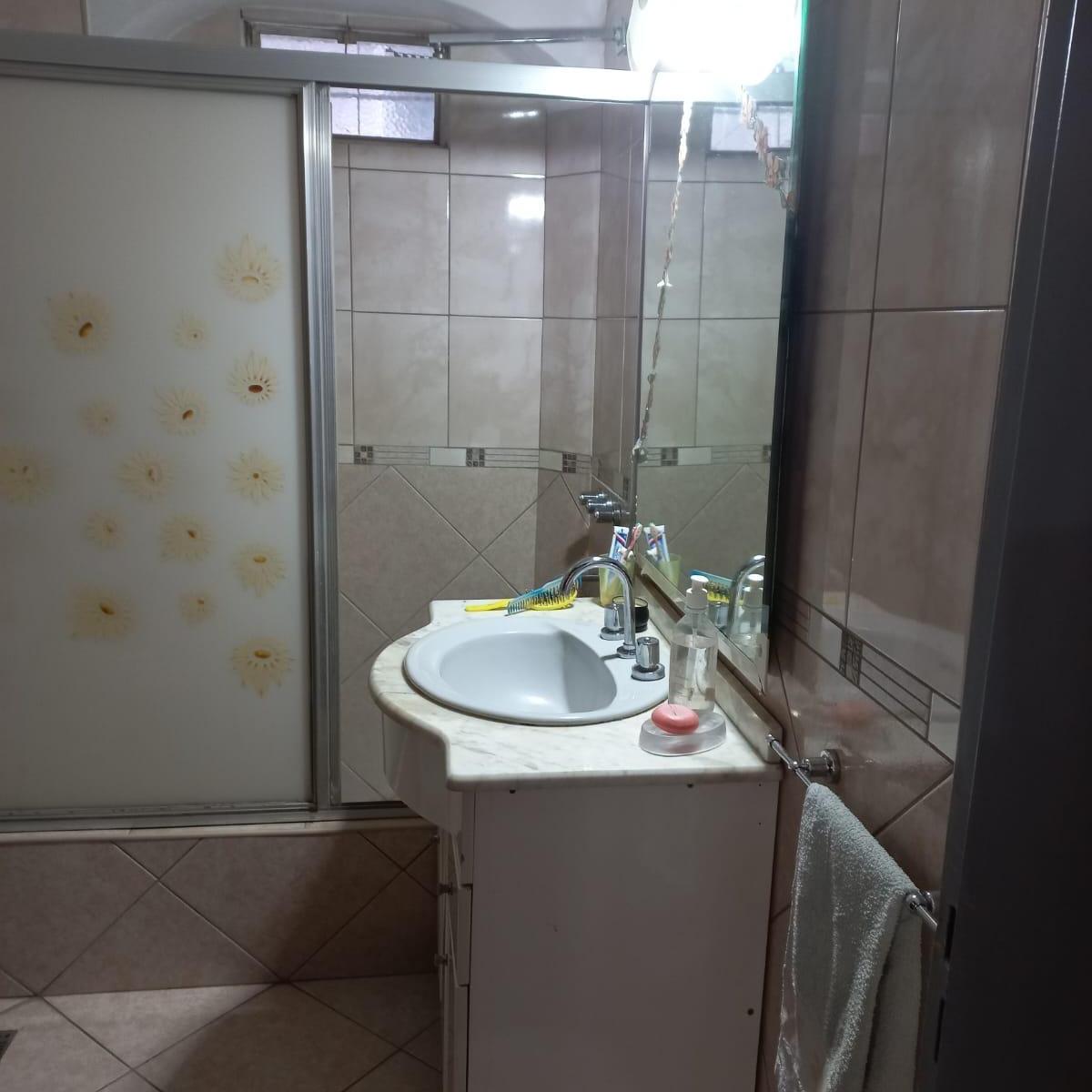Foto de CASA CON EXCELENTE UBICACIÓN (ACTA PERMUTA DEPARTAMENTO, DIFERENCIA A, imagen 3