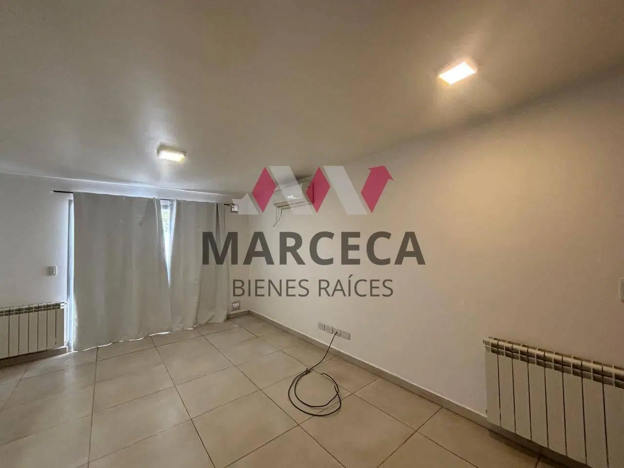 DUPLEX EN ALQUILER BARRIO CONFLUENCIA CON PILETA Y ESPACIO GUARDA COCHE 4