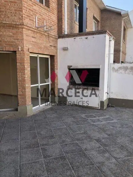 DUPLEX EN VENTA TRES DORMITORIOS CON PATIO Y COCHERA 2