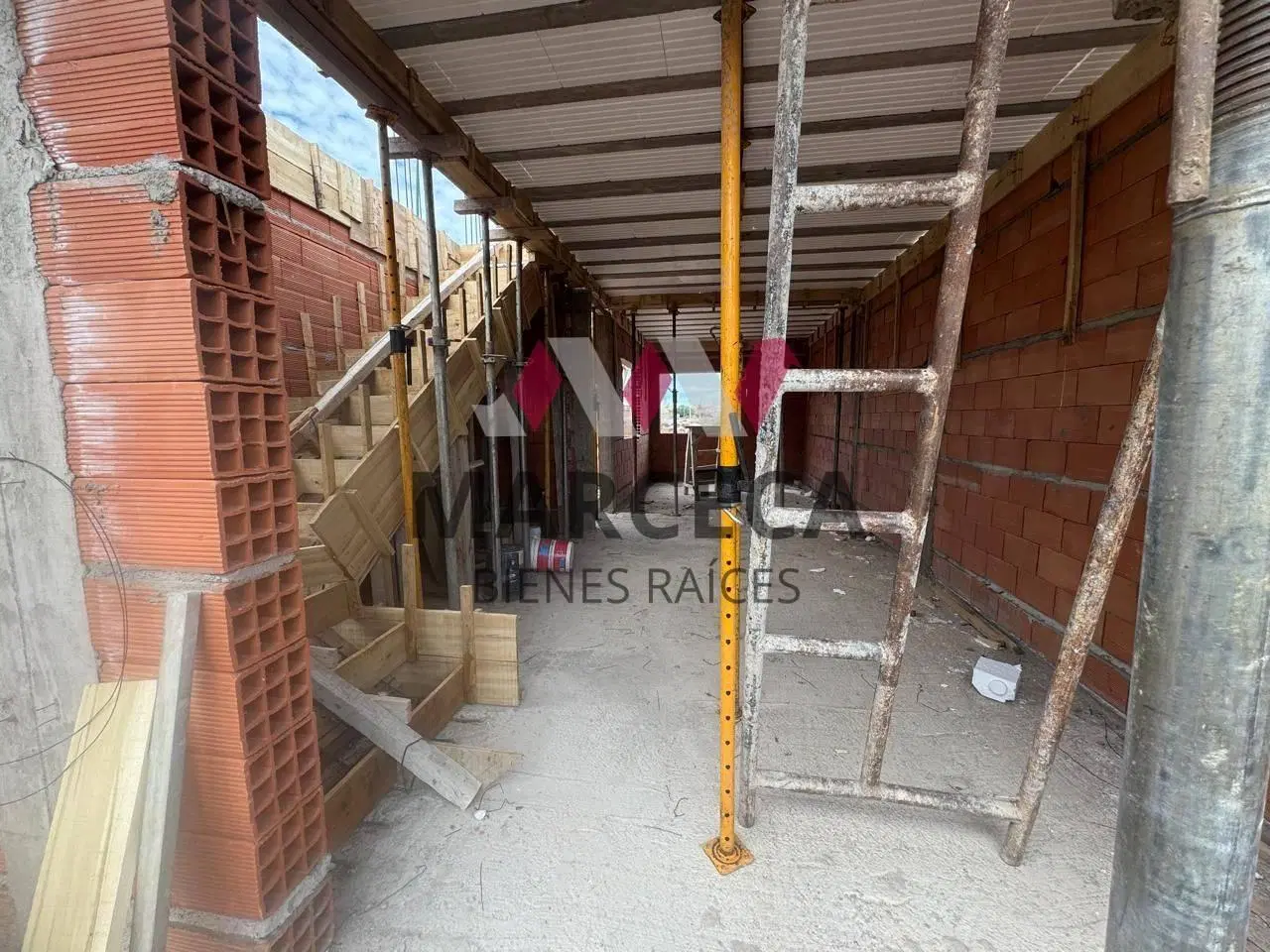 DEPTO Y DUPLEX EN VENTA EN COMPLEJO ALTA VISTA 4