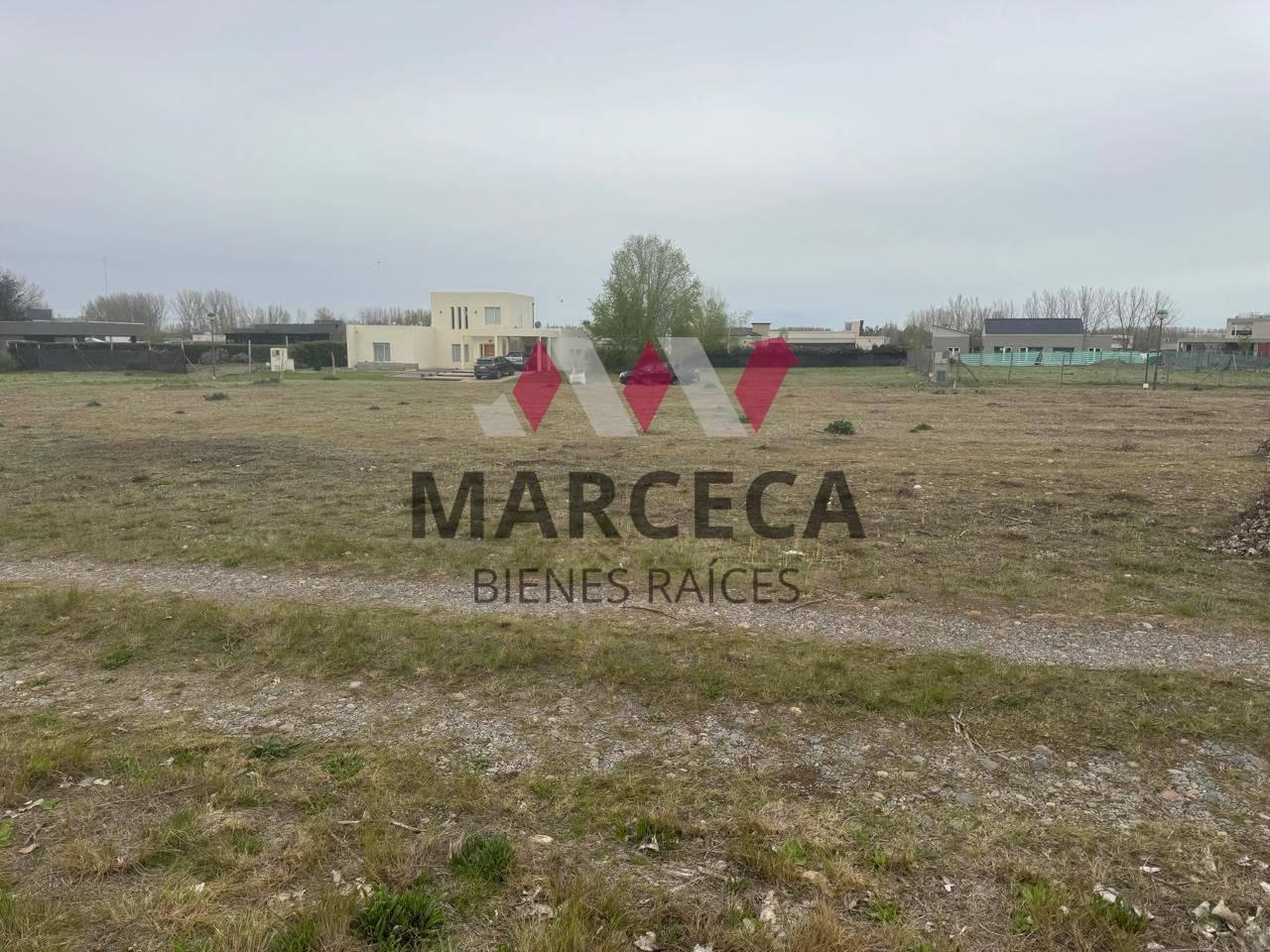 Foto de Lote 1104m2 con fondo de cancha en barrio cerrado Los Canales de, imagen 3