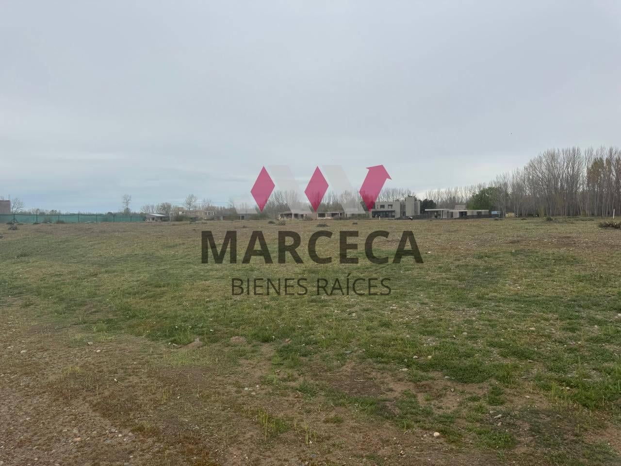 Foto de Lote 1104m2 con fondo de cancha en barrio cerrado Los Canales de, imagen 2
