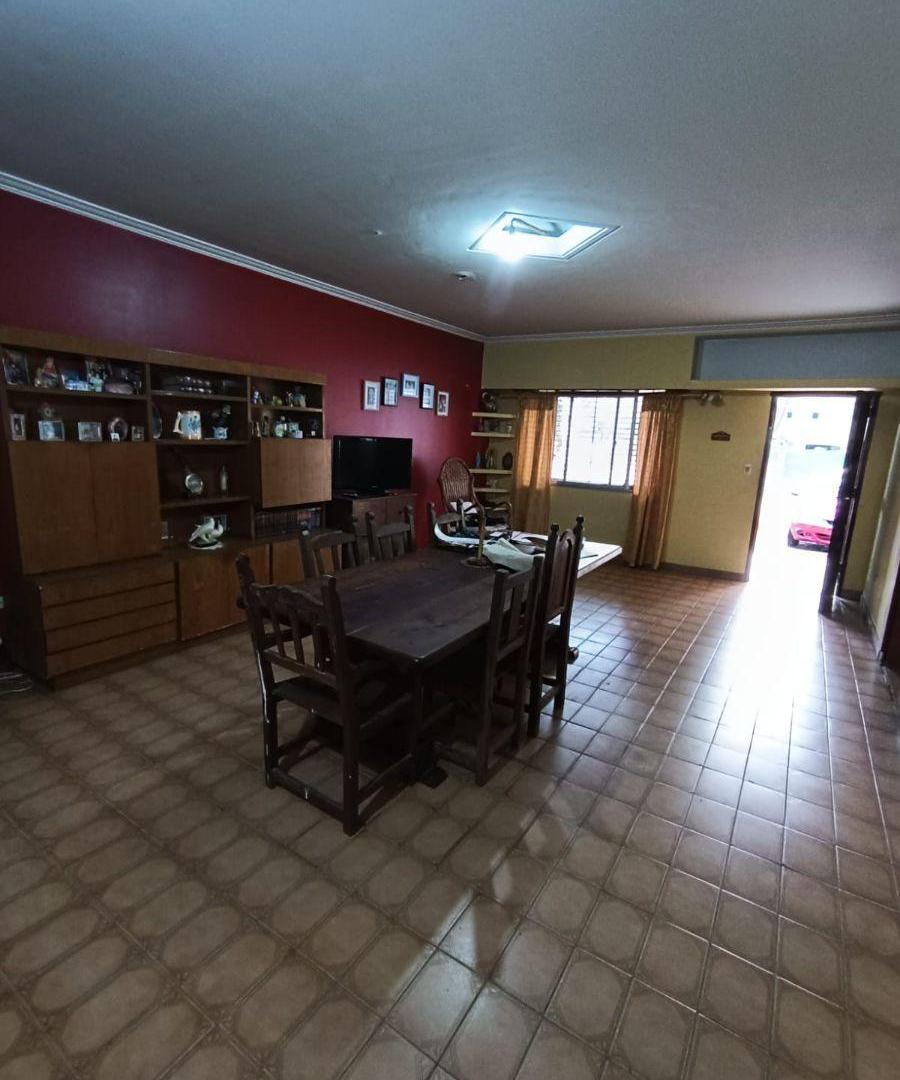Casa en venta en Monte Grande – Lote 12 x 40 con tres viviendas