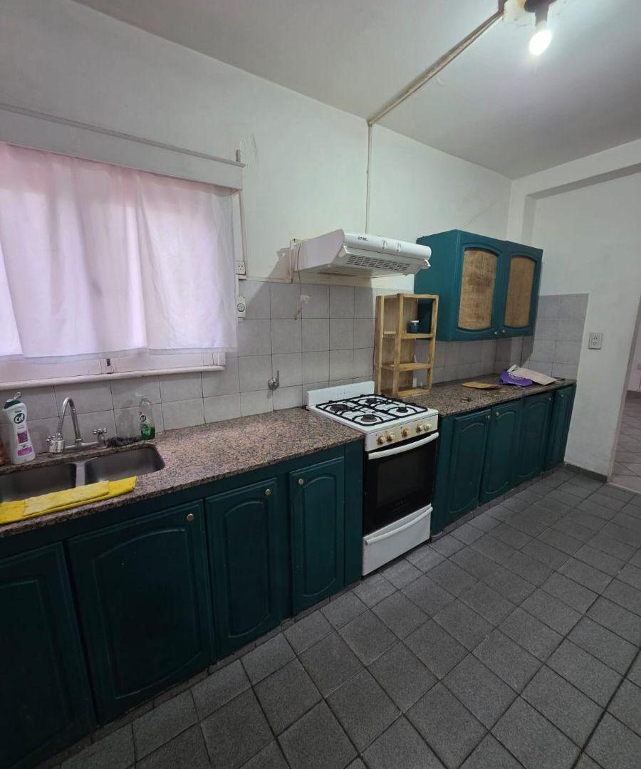 Foto de Casa de 5 Ambientes con Jardín y Amplios Espacios – Monte Grande, imagen 2