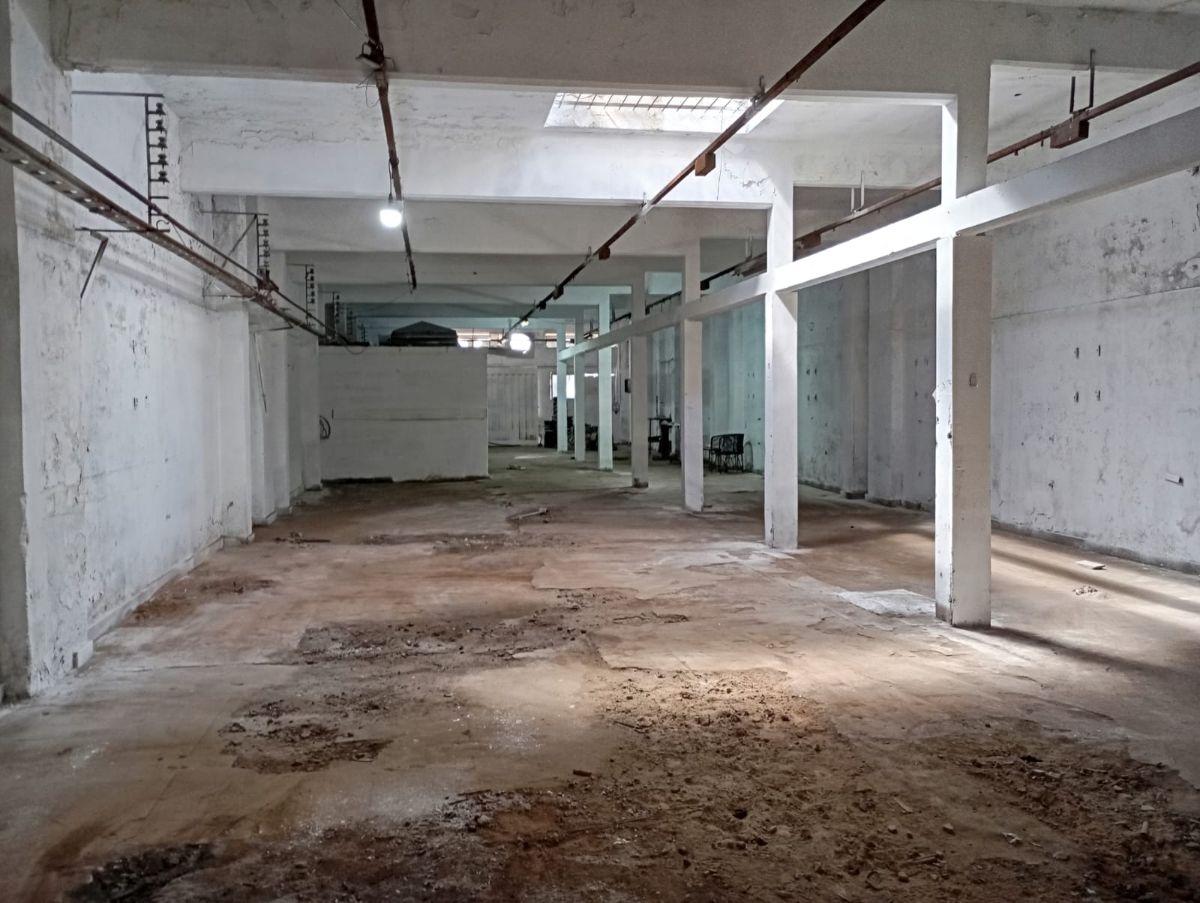 Foto de Inmueble industrial de más de 1.300 m² con doble frente y salida a dos, imagen 1
