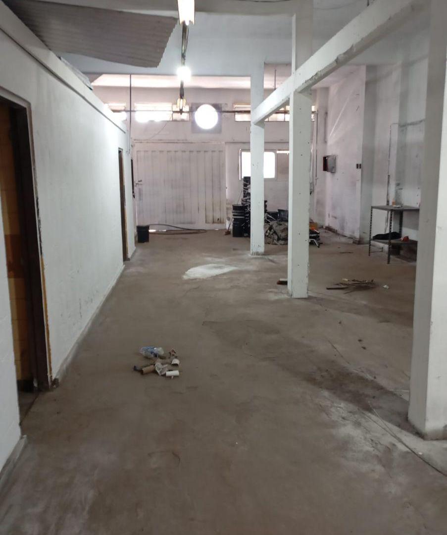 Foto de Inmueble industrial de más de 1.300 m² con doble frente y salida a dos, imagen 4
