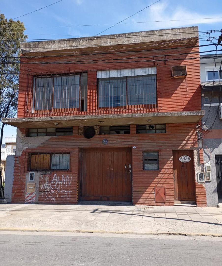 Foto de Inmueble industrial de más de 1.300 m² con doble frente y salida a dos, imagen 2