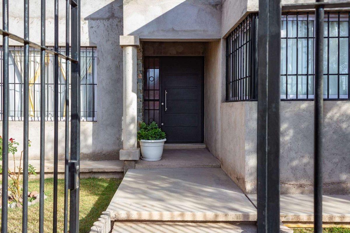 Casa en Venta Barrio Olivos de Furlotti en Maipú 3