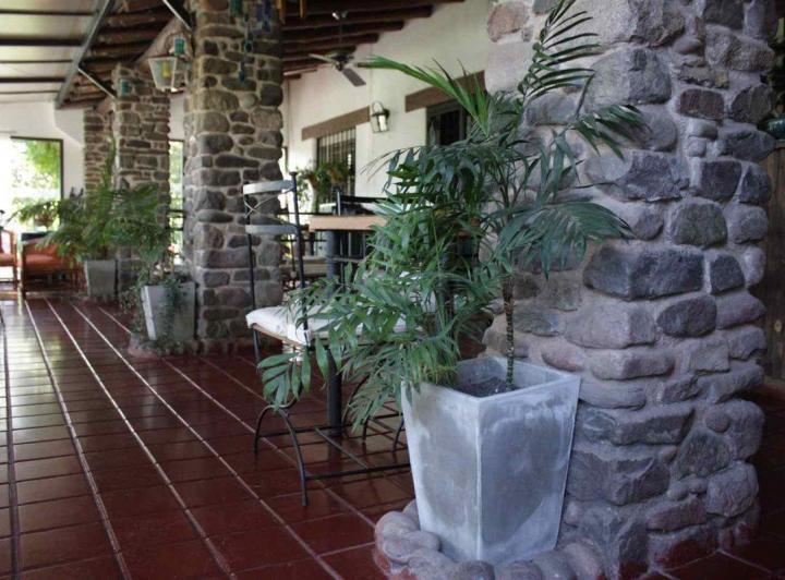 POSADA EN VENTA EN CHACRAS DE CORIA 1