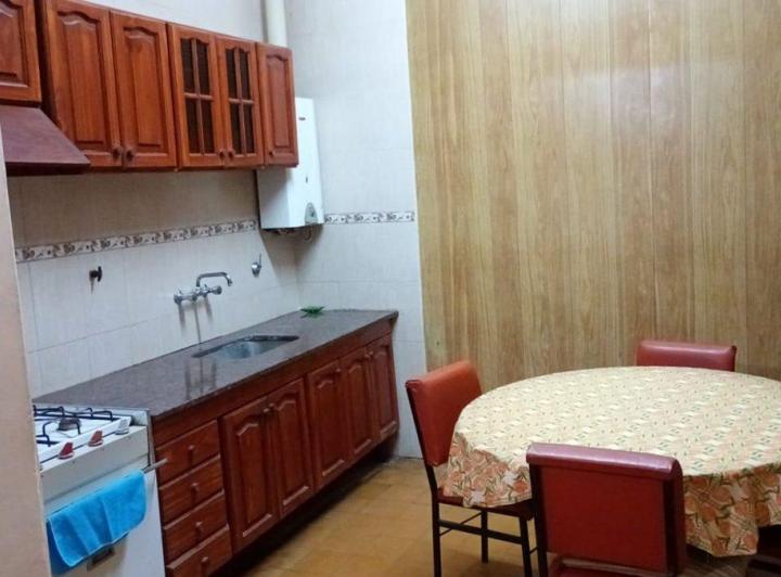 Venta de Casa, salón comercial, galpón y 2 dptos, 5
