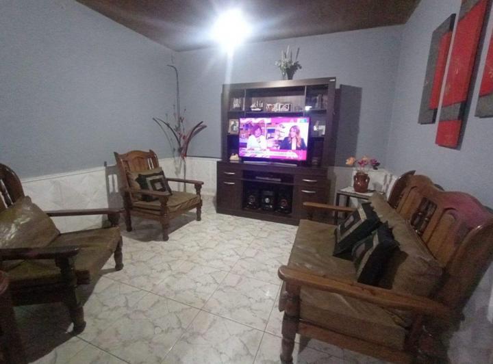 VENTA DE CASA (4 AMBIENTES) EN LAS HERAS 3