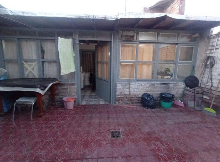 VENTA DE CASA (4 AMBIENTES) EN LAS HERAS 2