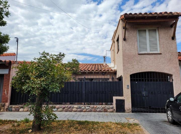 VENTA CASA EN GODOY CRUZ ADY. PUENTE OLIVE 3