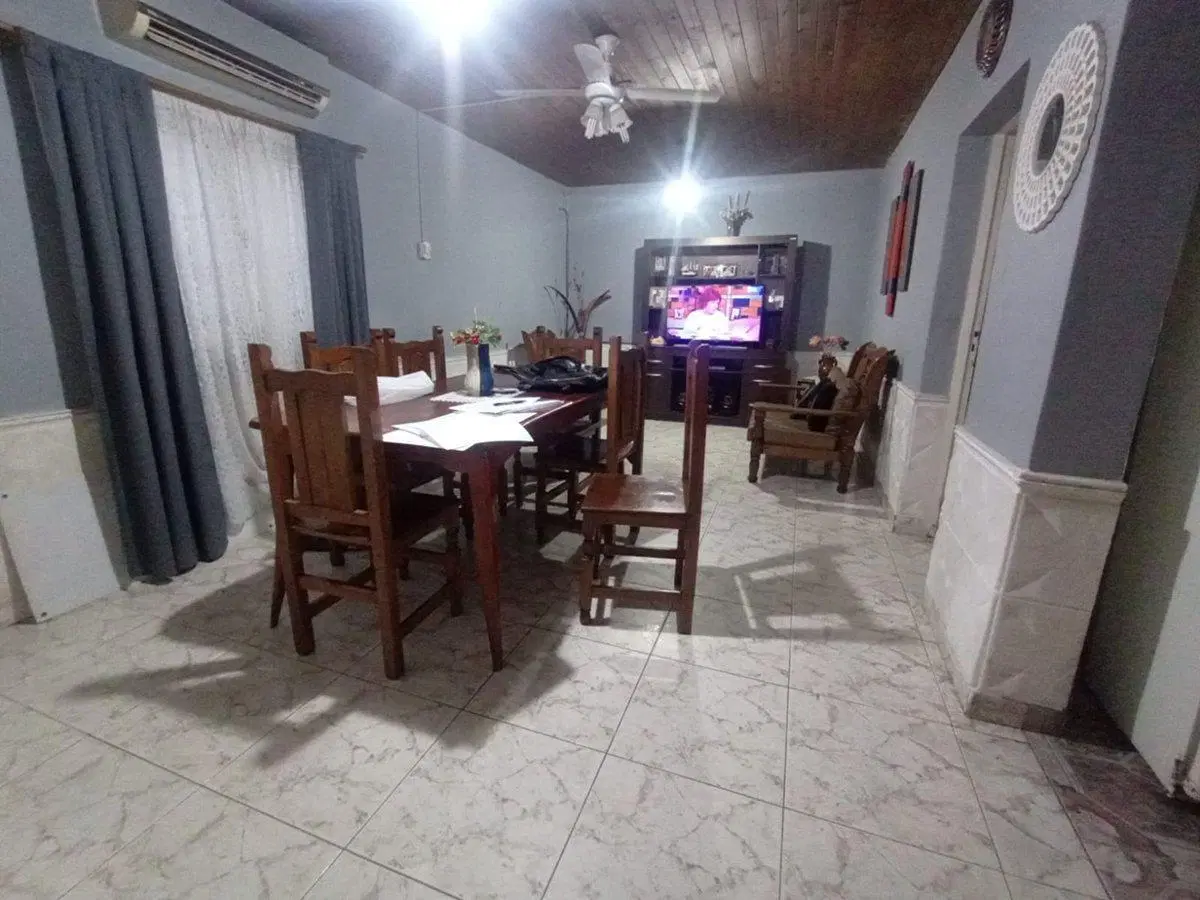 VENTA DE CASA (4 AMBIENTES) EN LAS HERAS 3
