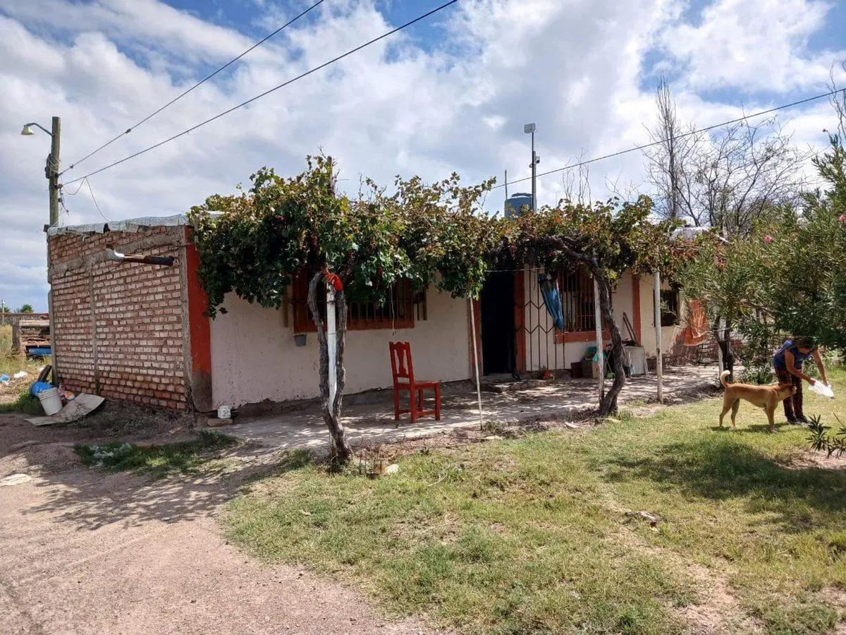 Lote en Venta Los Corralitos pileta, quincho, casa 2