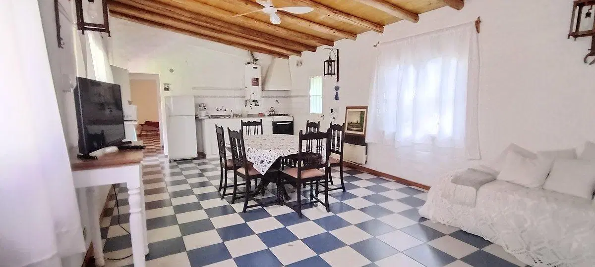 Alquiler de Casa con Pileta en Lunlunta, Maipú 3