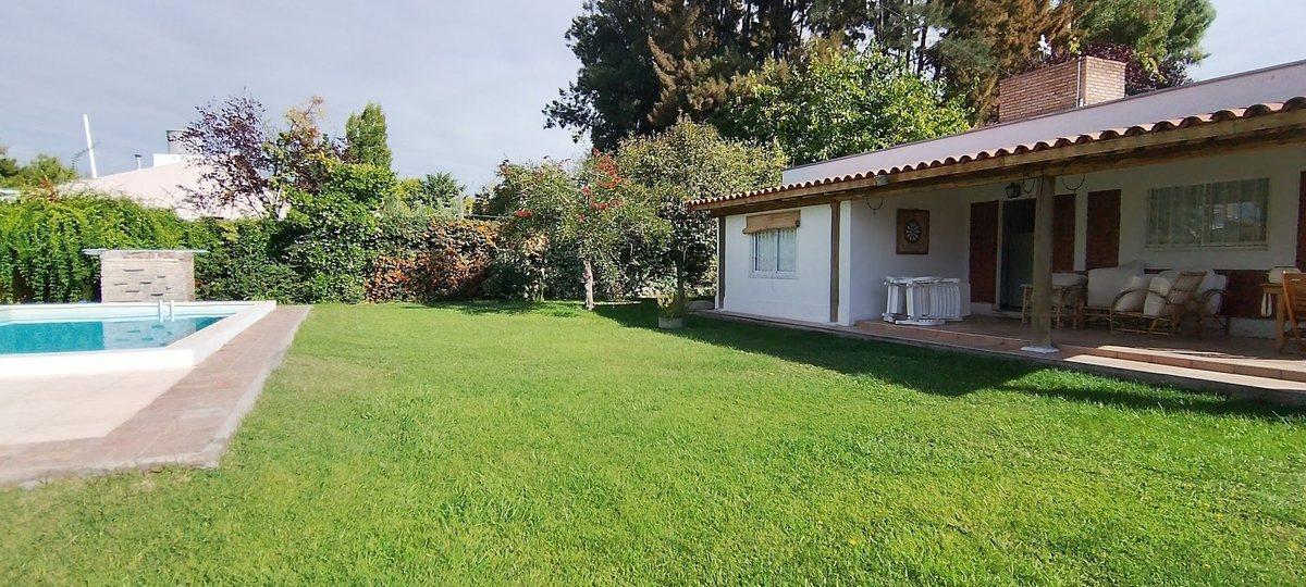 Alquiler de Casa con Pileta en Lunlunta, Maipú