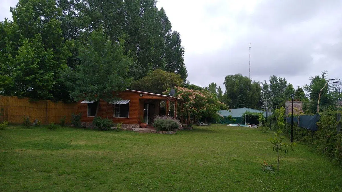 CABAÑA, QUINCHO Y PILETA EN LUNLUNTA, LOTE 1500 m2 2