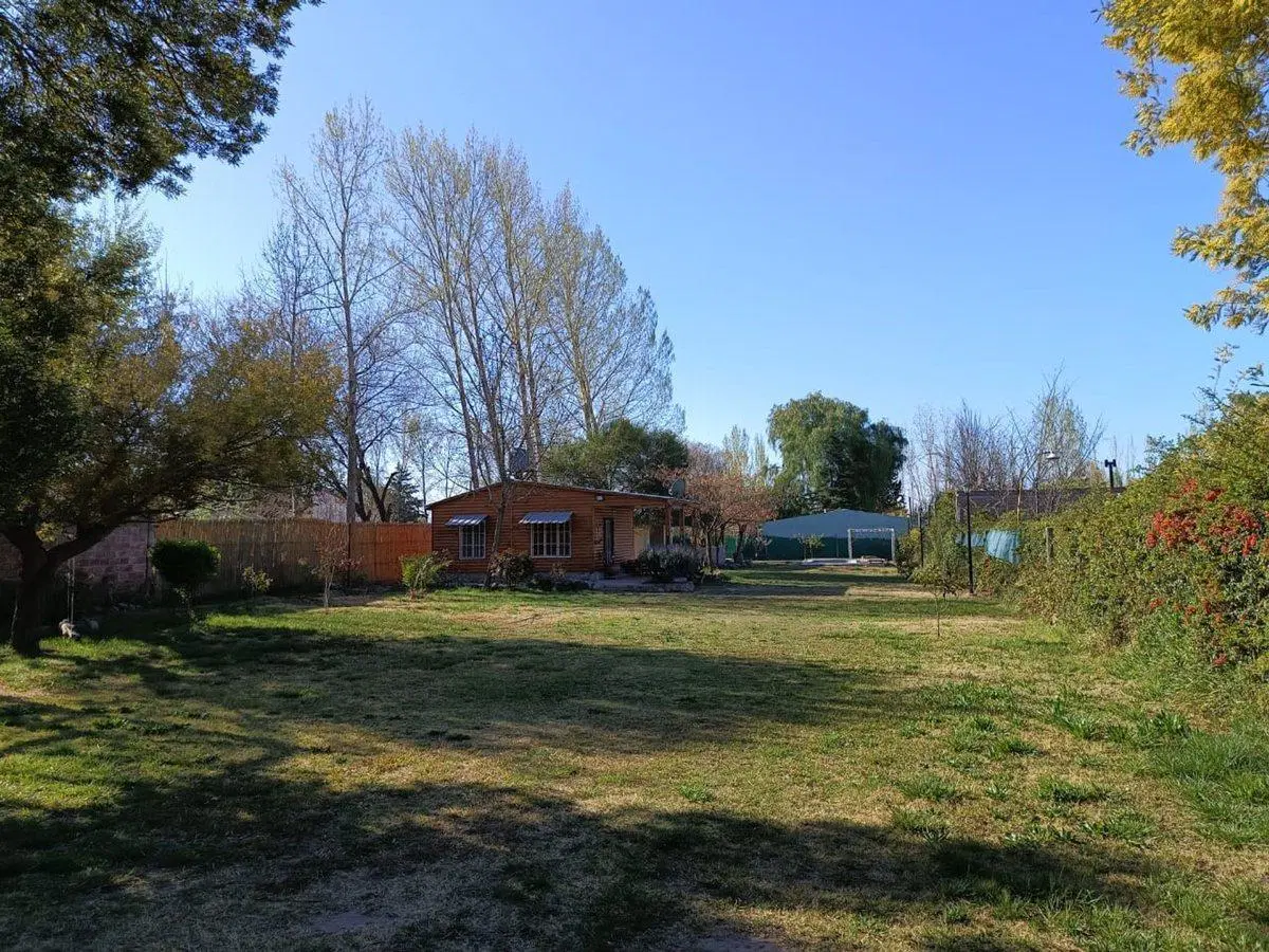 CABAÑA, QUINCHO Y PILETA EN LUNLUNTA, LOTE 1500 m2 4