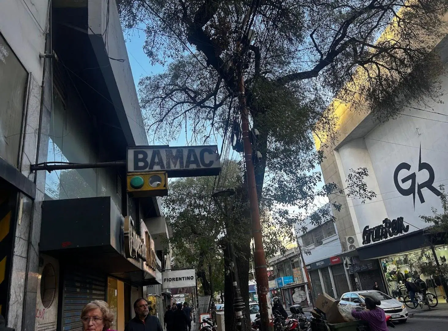 Cochera en Venta en el Centro de Mendoza 4