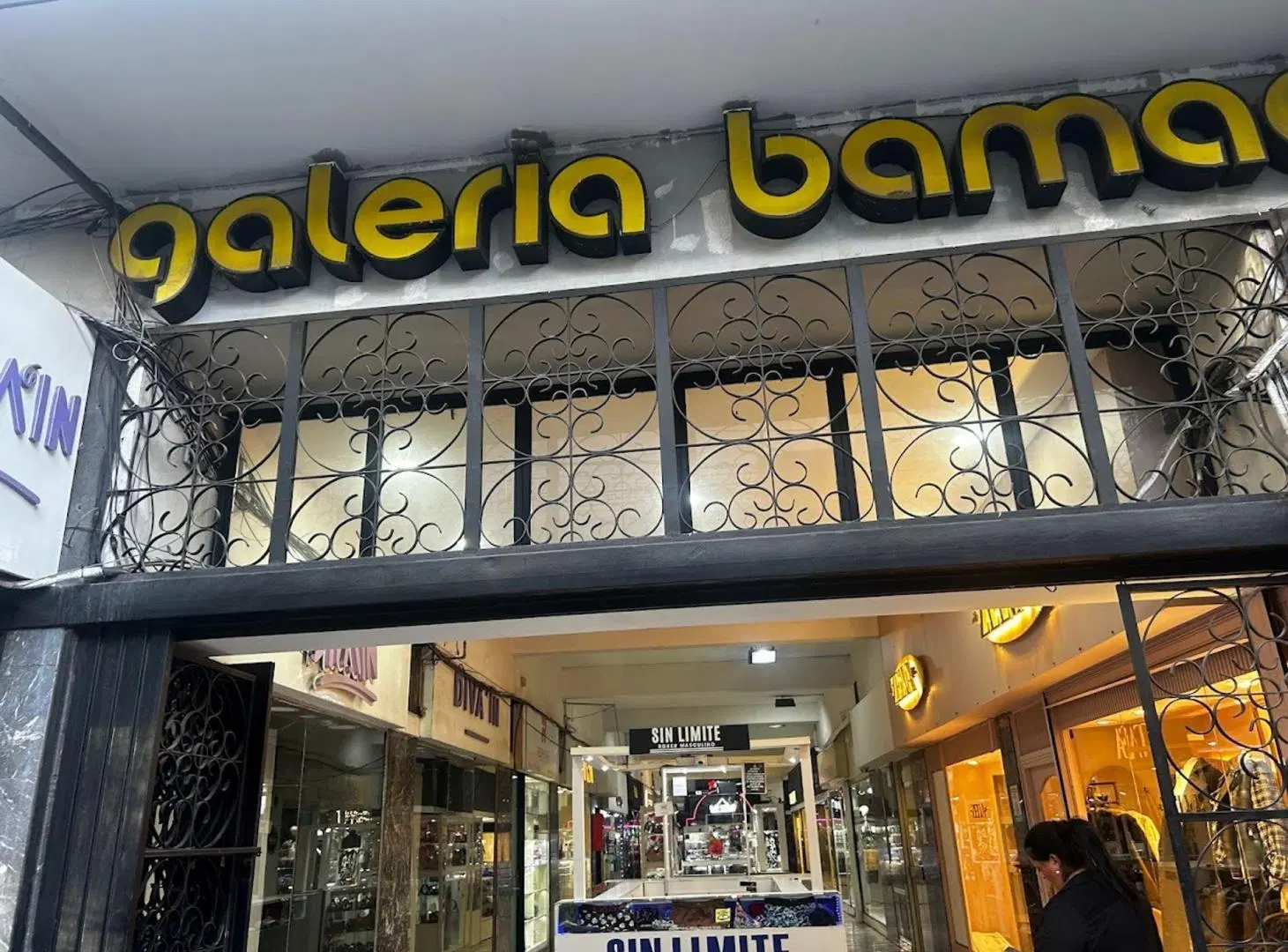 Cochera en Venta en el Centro de Mendoza 2