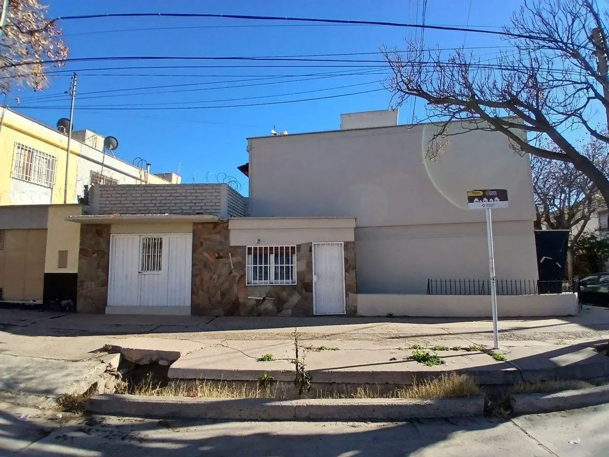 VENTA CASA ESQUINA GODOY CRUZ 5