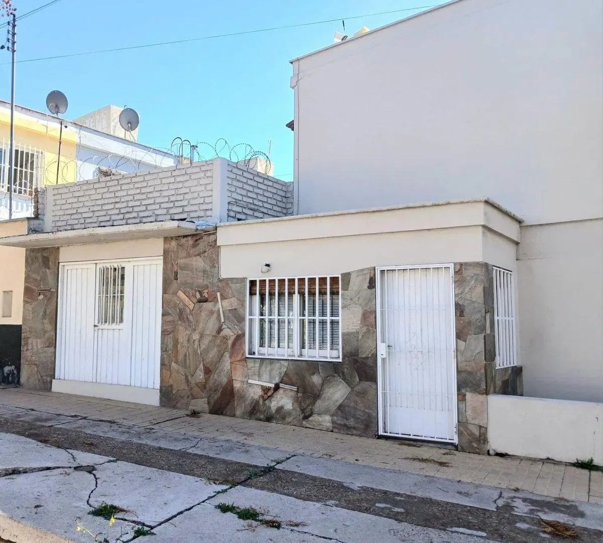 VENTA CASA ESQUINA GODOY CRUZ 4