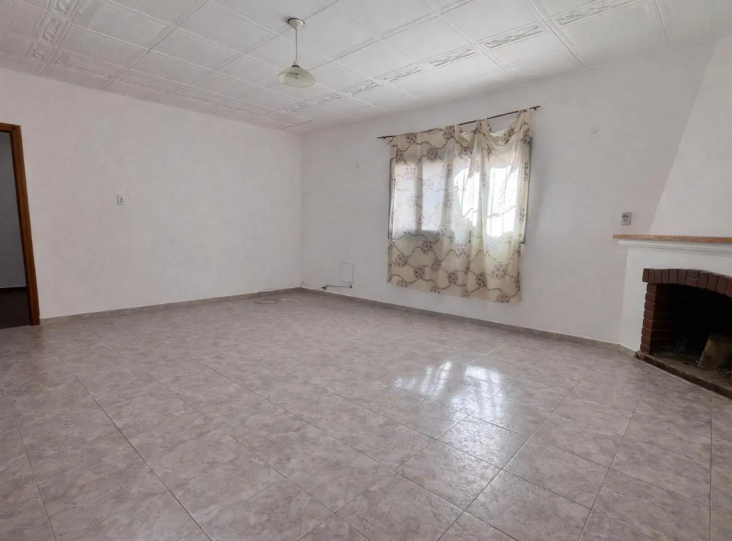 CASA CON PILETA EN VENTA VILLANUEVA-GUAYMALLEN 2