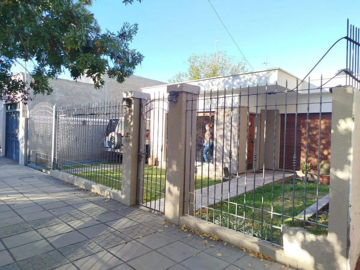 Casa en venta 3 dormitorios en centro de Tunuyán 3