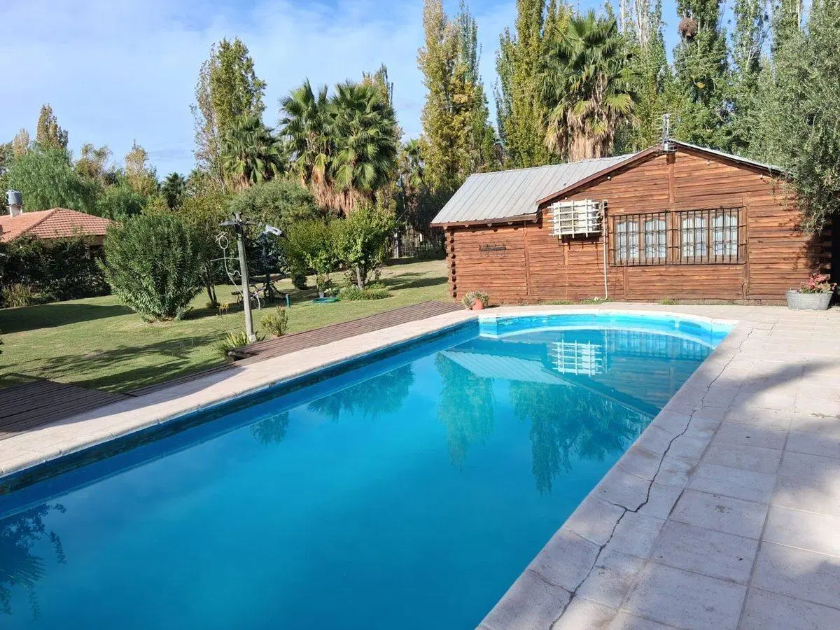 VENTA DE  CASA QUINTA CON PILETA EN MAIPU 4