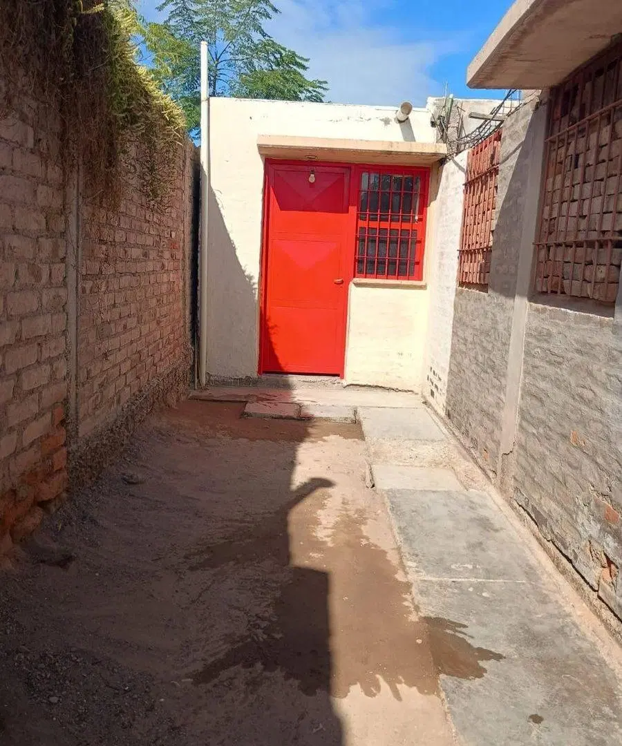 VENTA DE TERRENO CON DEPARTAMENTOS EN GUAYMALLEN 4