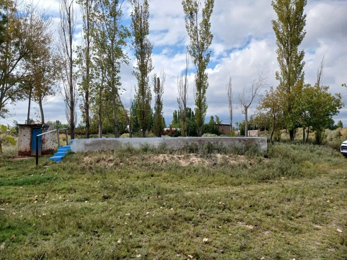 Lote en Venta Los Corralitos pileta, quincho, casa 3