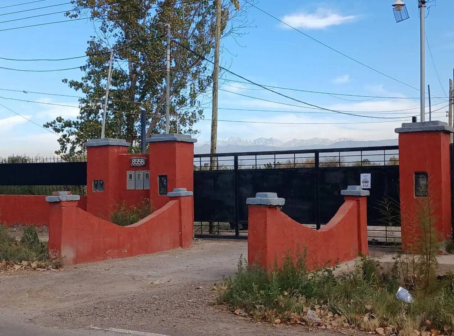 Lote en Venta Los Corralitos pileta, quincho, casa 5