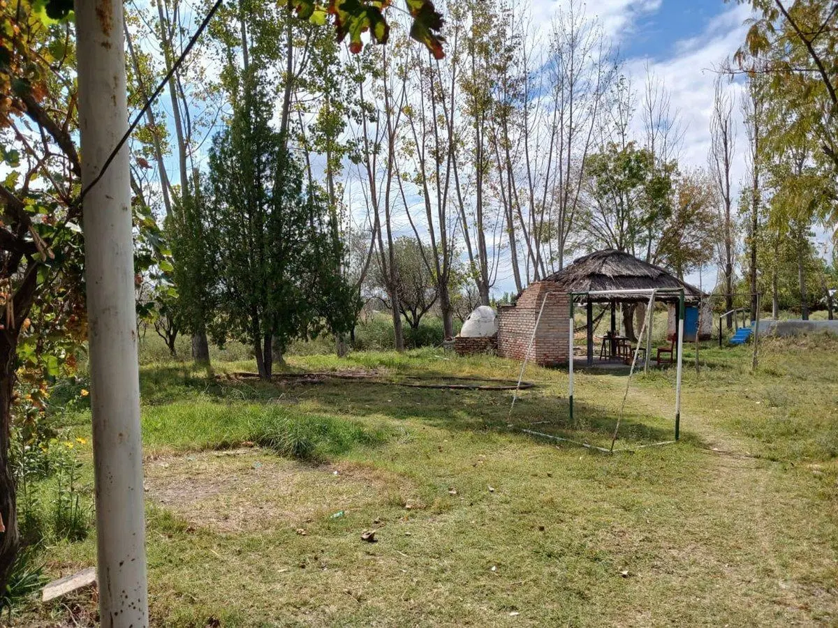 Lote en Venta Los Corralitos pileta, quincho, casa 2