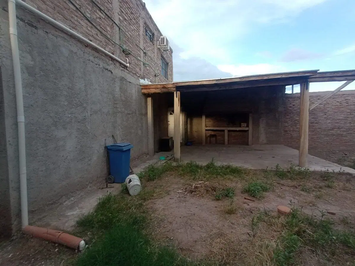 VENTA DE TERRENO CON QUINCHO EN LAS HERAS 4