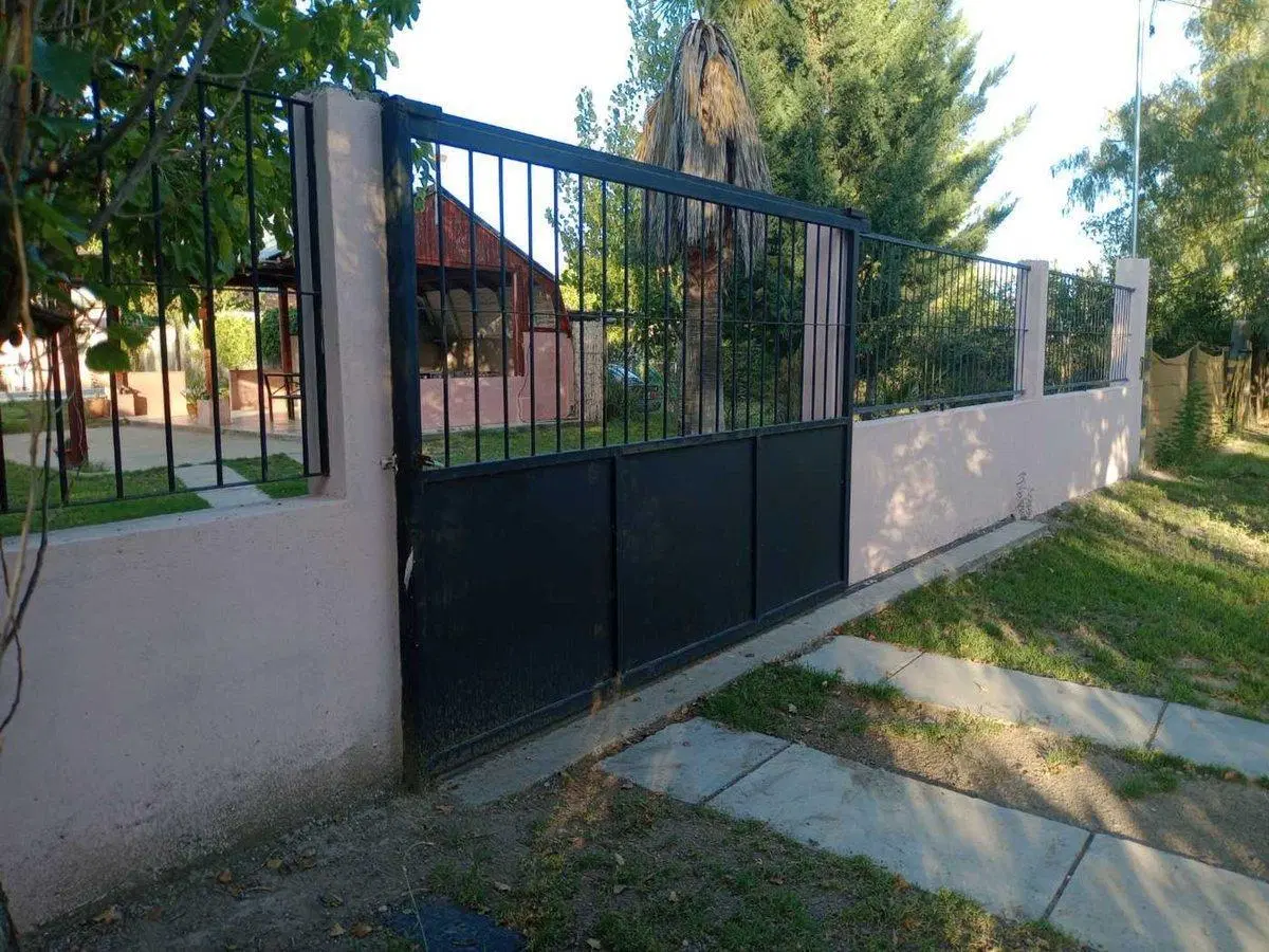 VENTA Casa con pileta y quincho en  El Carrizal 4