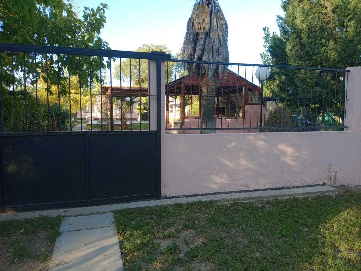 VENTA Casa con pileta y quincho en  El Carrizal 2