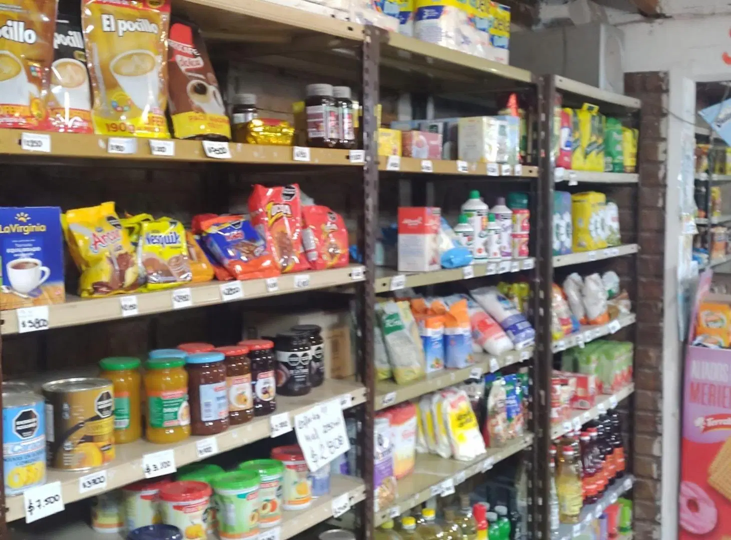 VENTA DE 3 LOCALES COMERCIALES Y DEPARTAMENTO 4