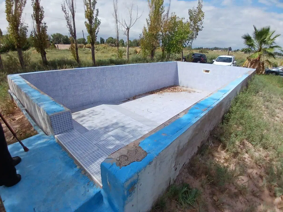 Lote en Venta Los Corralitos pileta, quincho, casa 2