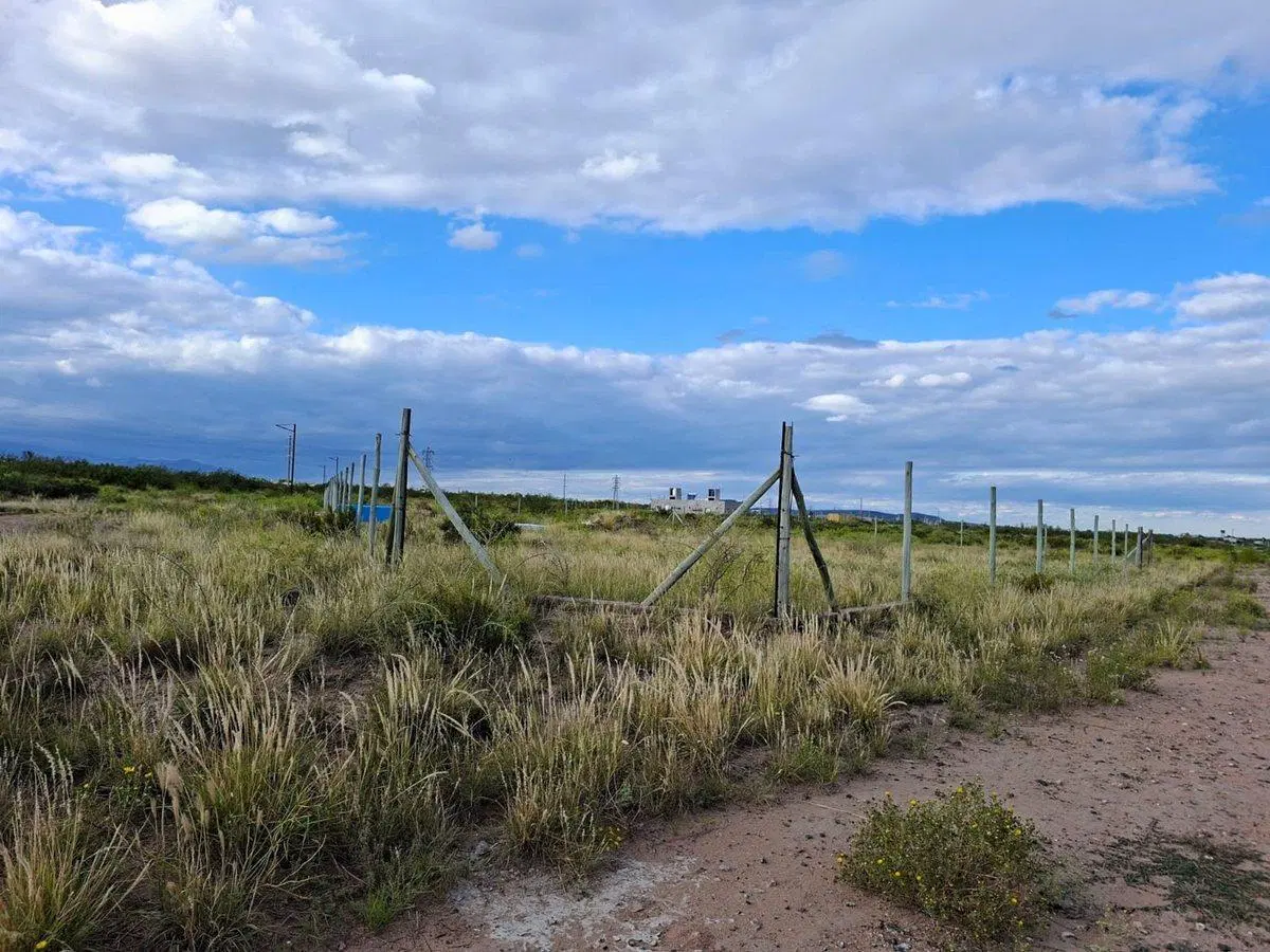 VENTA LOTE CON PILETA Y CISTERNA B° EL MOLLAR 4