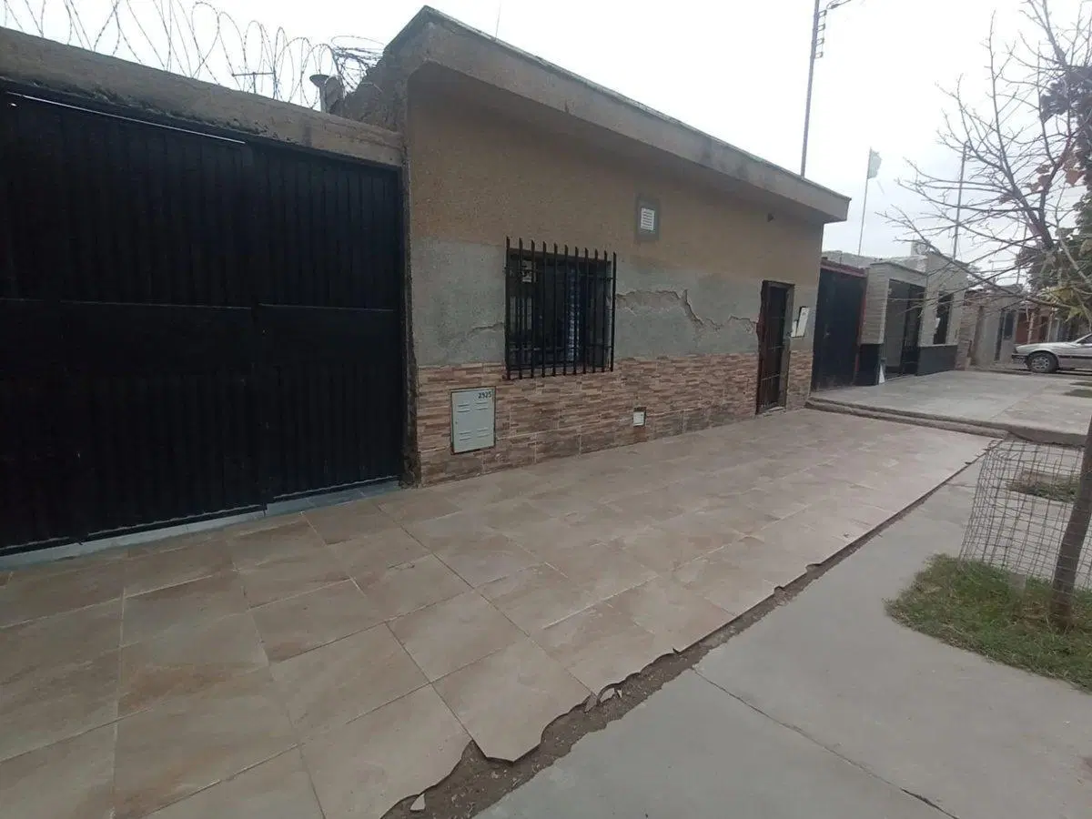 CASA A LA VENTA(4 AMBIENTES) LAS  HERAS 5