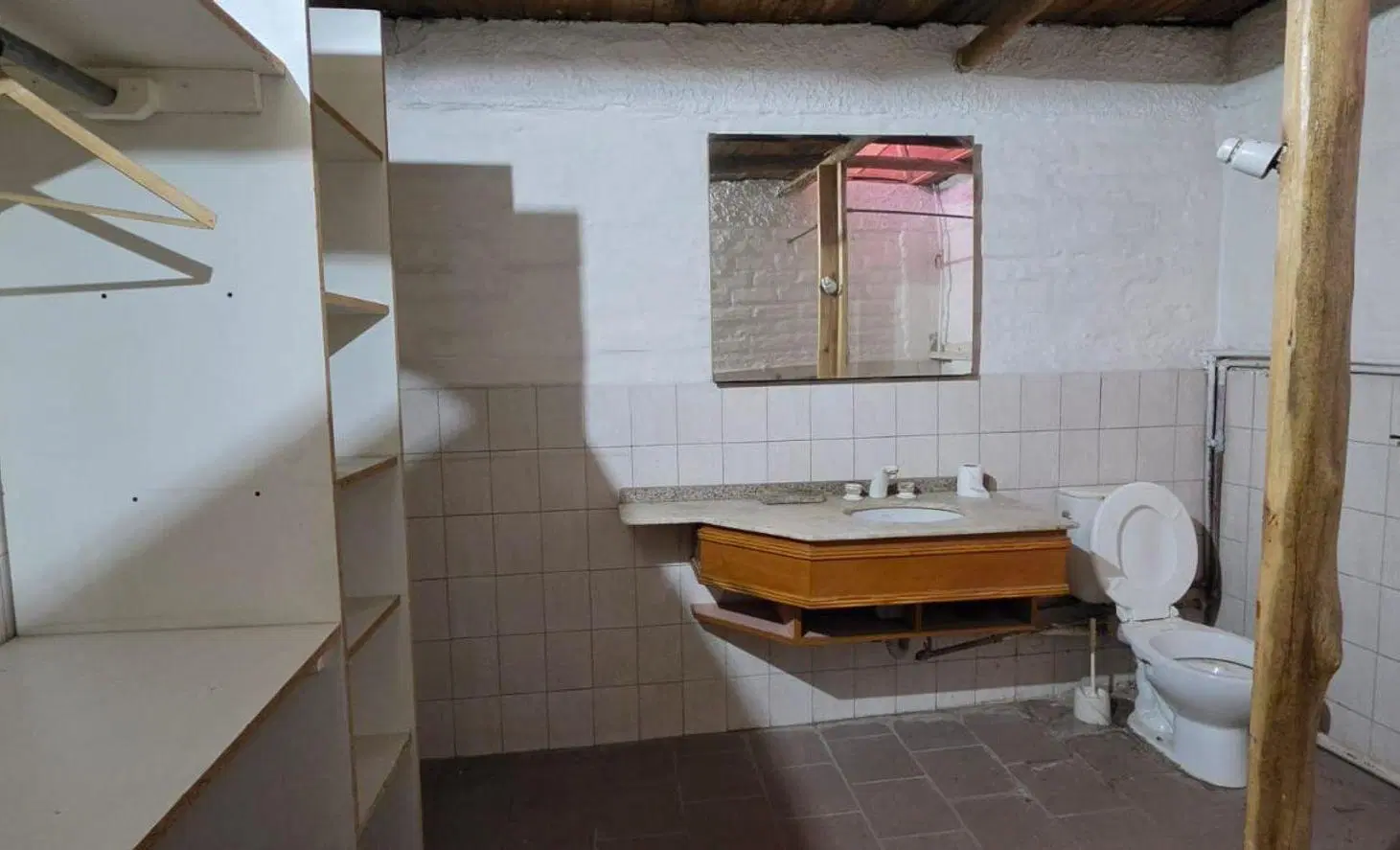 Alquiler oficinas/Casa con salón y pileta Acc.Sur 5