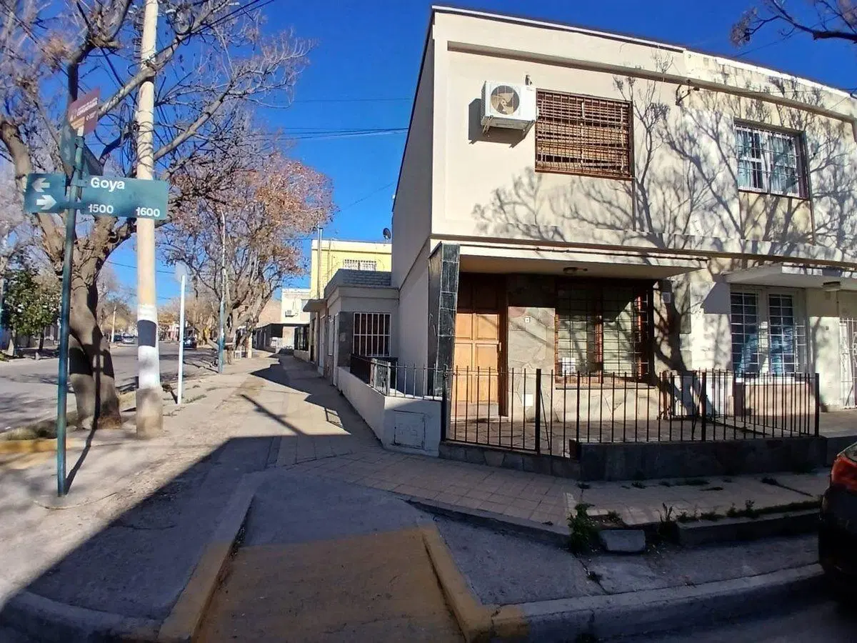 VENTA CASA ESQUINA GODOY CRUZ 5