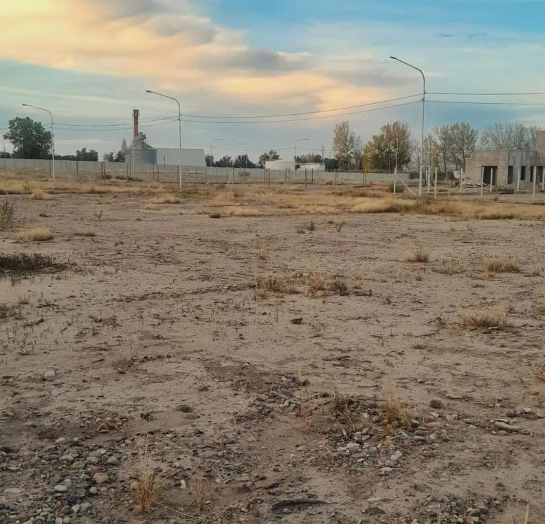 Venta de lote esquina en Distrito Azcuenaga 5