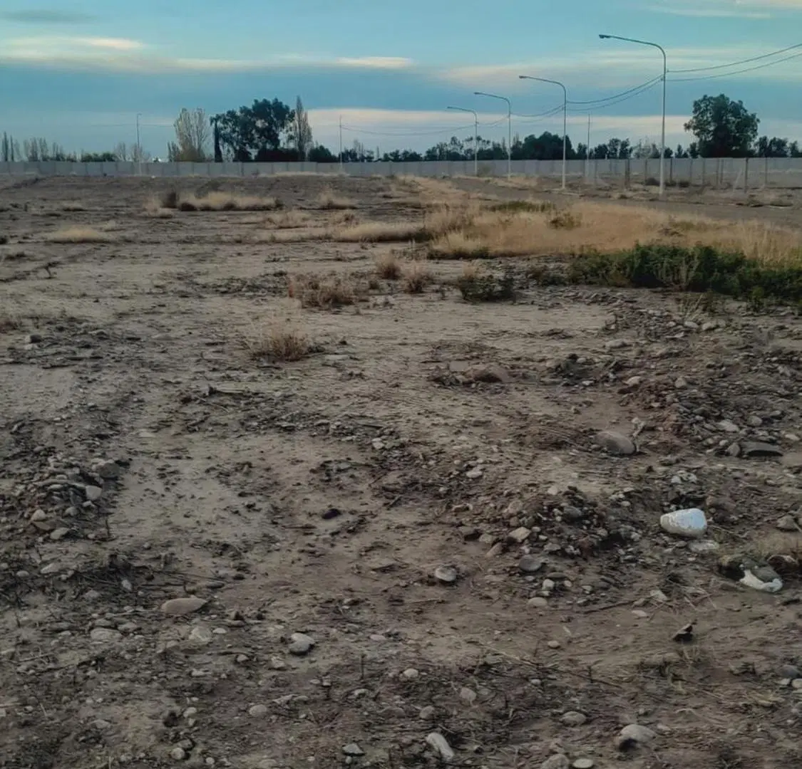 Venta de lote esquina en Distrito Azcuenaga 3